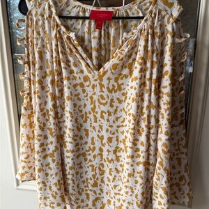 Jennifer Lopez White and Gold Patterned Top